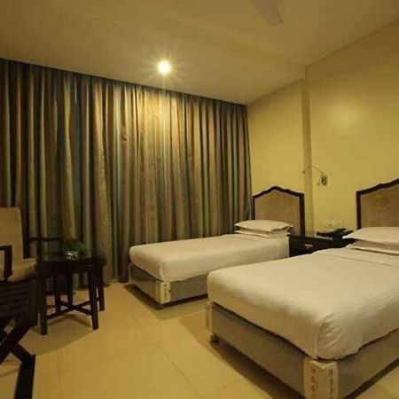 Hotel Ashoka, Pune Yerandwane エクステリア 写真